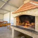 مكان تخييم Seaview Camp Maslina بيوغْغاد نا موغو